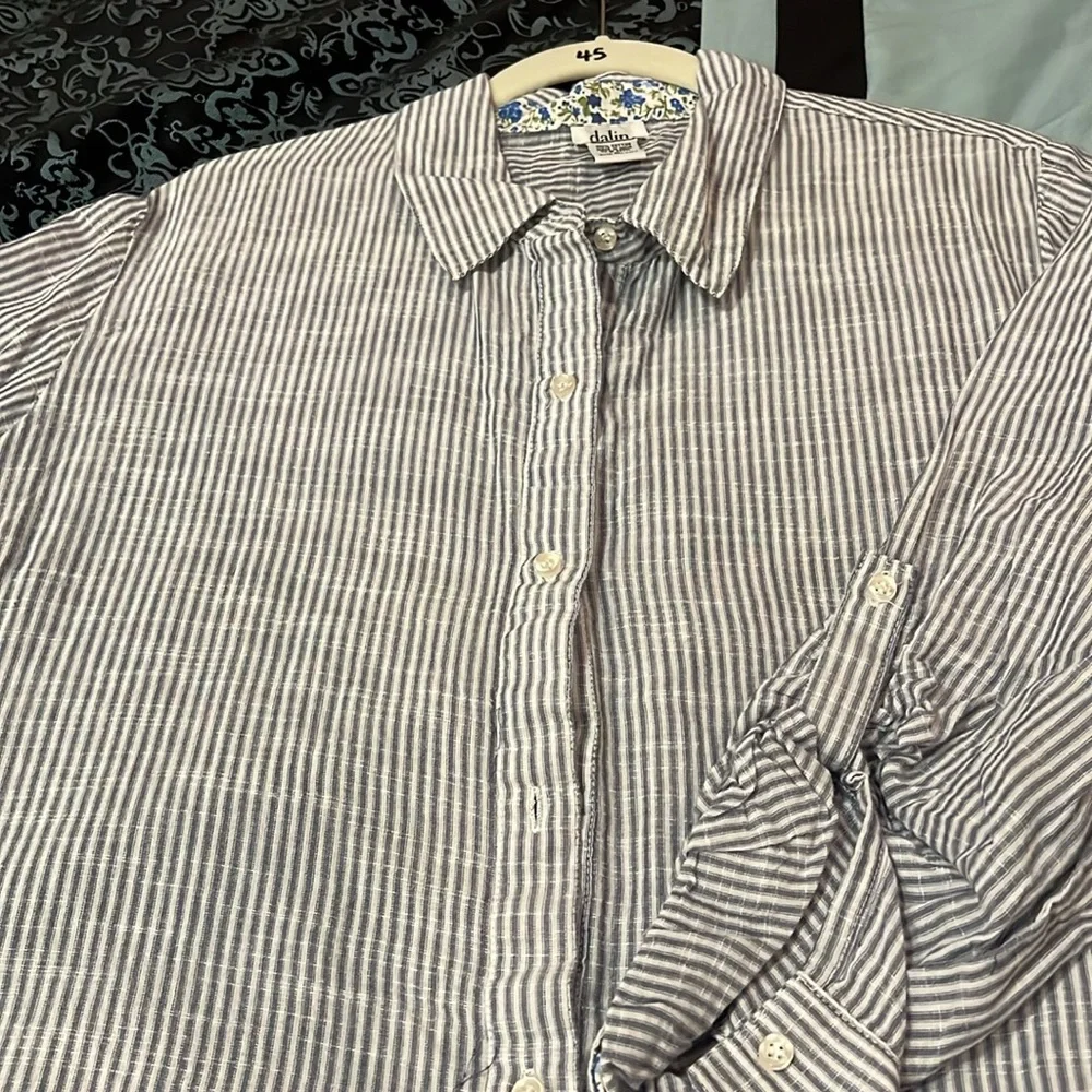 DALIN Women’s Striped Button-Up Shirt, size large - Picture 4 of 8